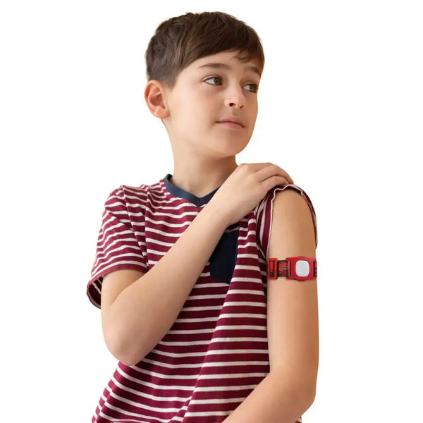 Medtronic Simplera armband for kids with rotating clip, vibrant prints, worn by child.