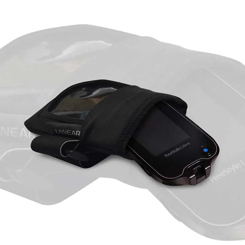 Freestyle Libre reader wrist pouch, black, with a clear window, offering protective and secure daily use. Bild