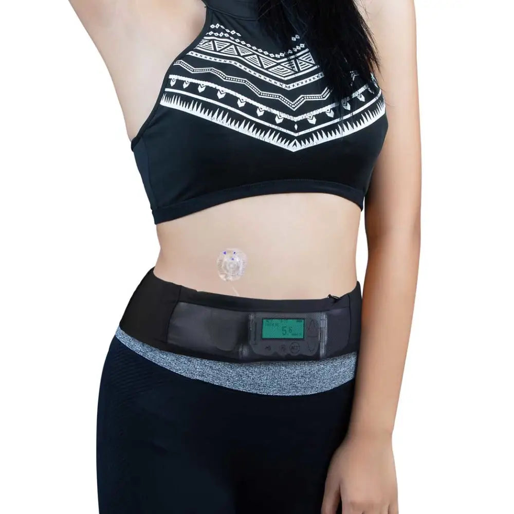 Woman wearing a black insulin pump waist belt with mesh window Bild