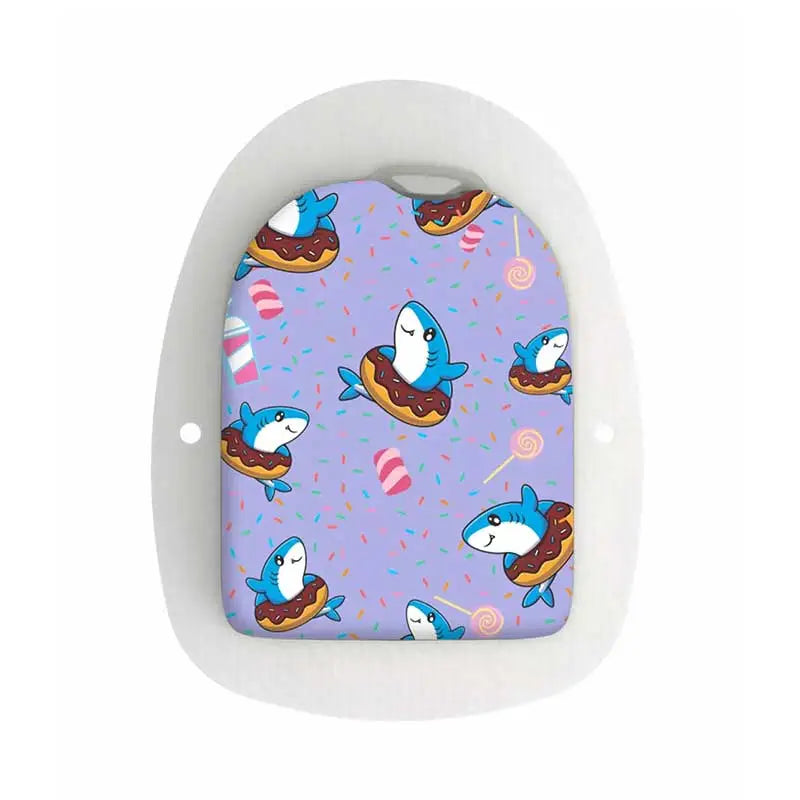 A colorful Omnipod POD sticker featuring cute blue sharks floating in donuts on a purple background adorned with candy and sprinkles. Bild