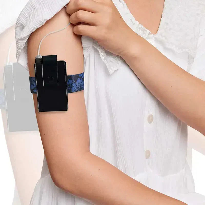 Dia-Arm Band designed for wearing an insulin pump on your arm, featuring an adjustable strap that secures the arm insulin pump comfortably in place. Bild