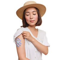Fixierpflaster für Dexcom G7, Serie Spring, am Arm einer Frau getragen