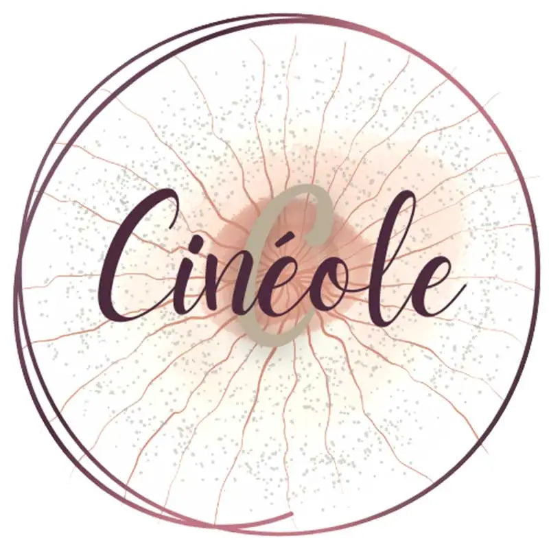 Cinéole blog logo: "Cinéole" in elegant script, with a subtle "C" in the background, encircled by a double ring. Bild