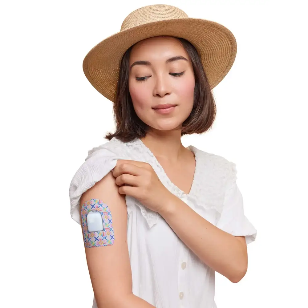 Fixierpflaster für Omnipod Pod, Serie Spring, am Arm einer Frau getragen