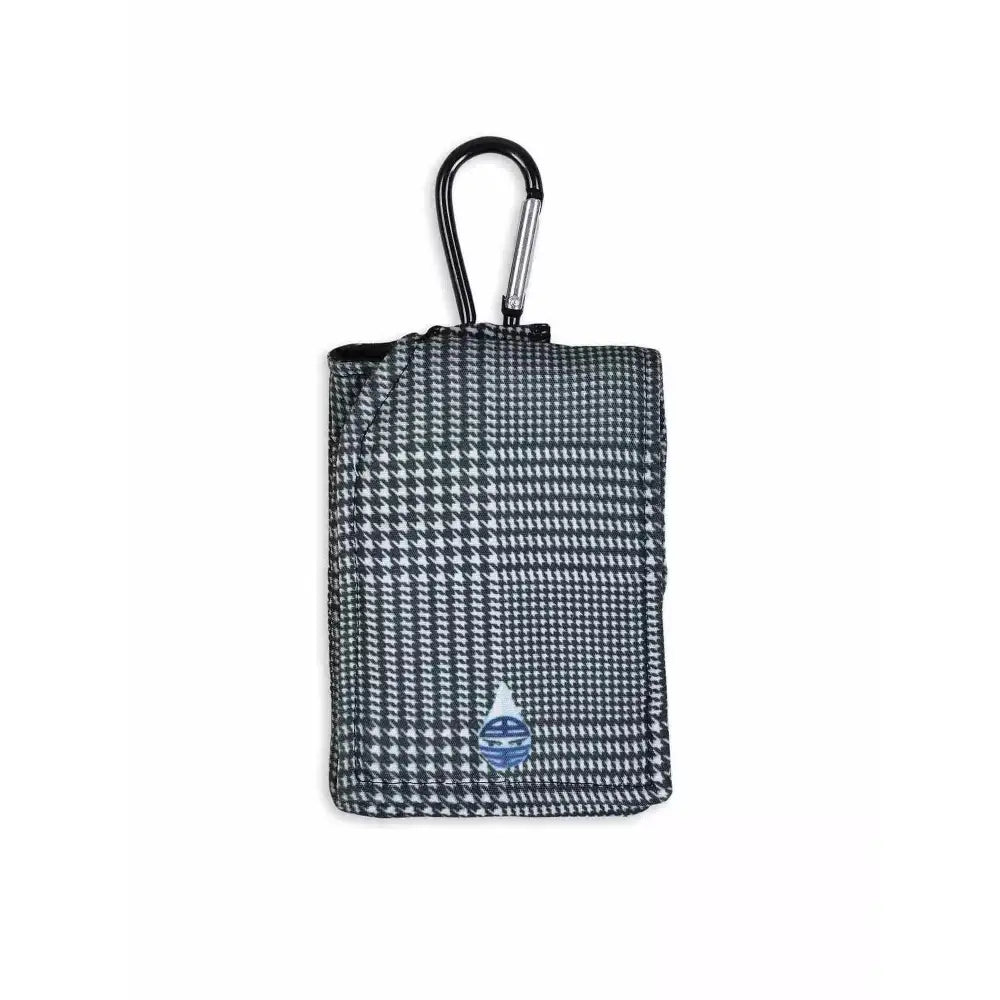 Insulin pump pouch with cooling system and carabiner in stylish print.